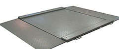 Floor scale with ramps